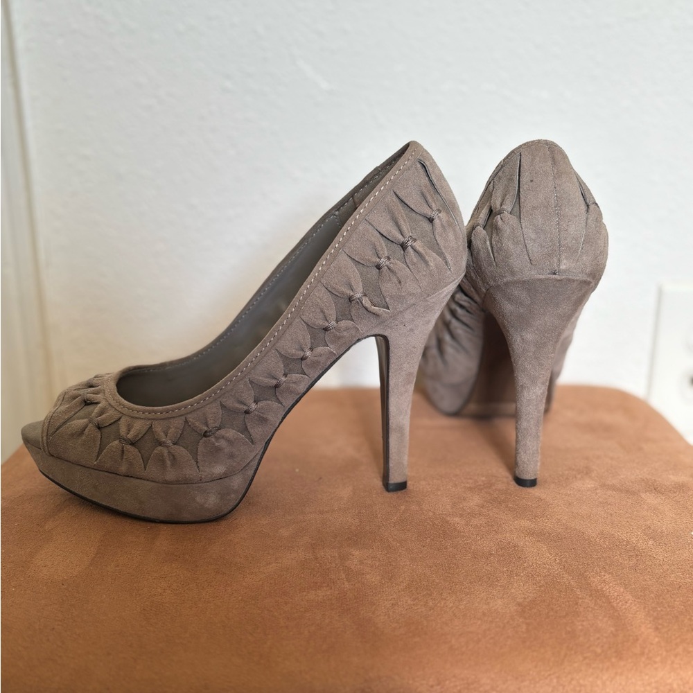 Zara Basics Peep-toe Pump